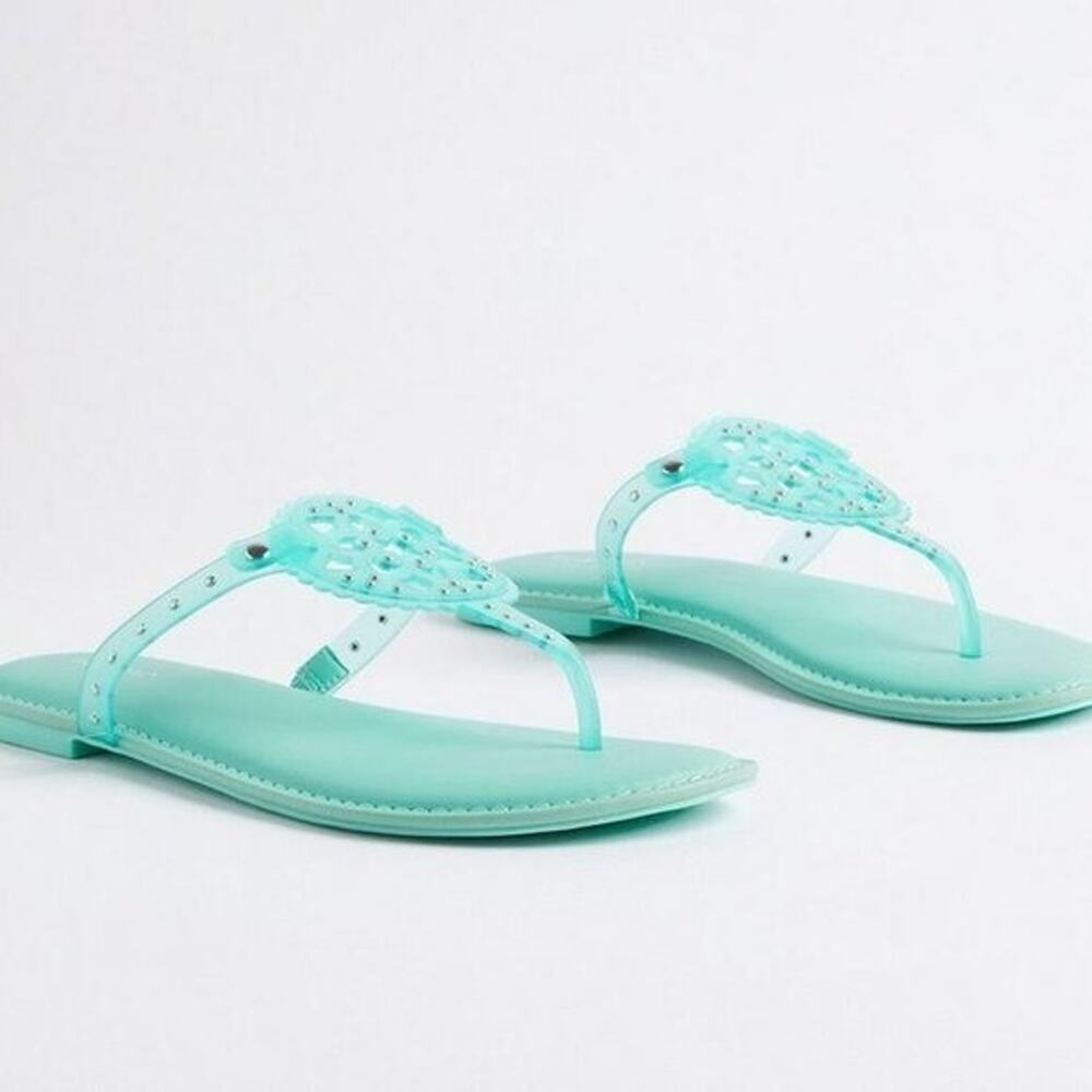 Torrid Sandals 8 W Wide Green Jelly Flat Medallion T-Strap Flip Flop Shoes NWT